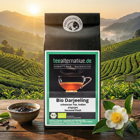 Bio Darjeeling Schwarztee Tüte (Second Flush) mit Aufguss und Blüten